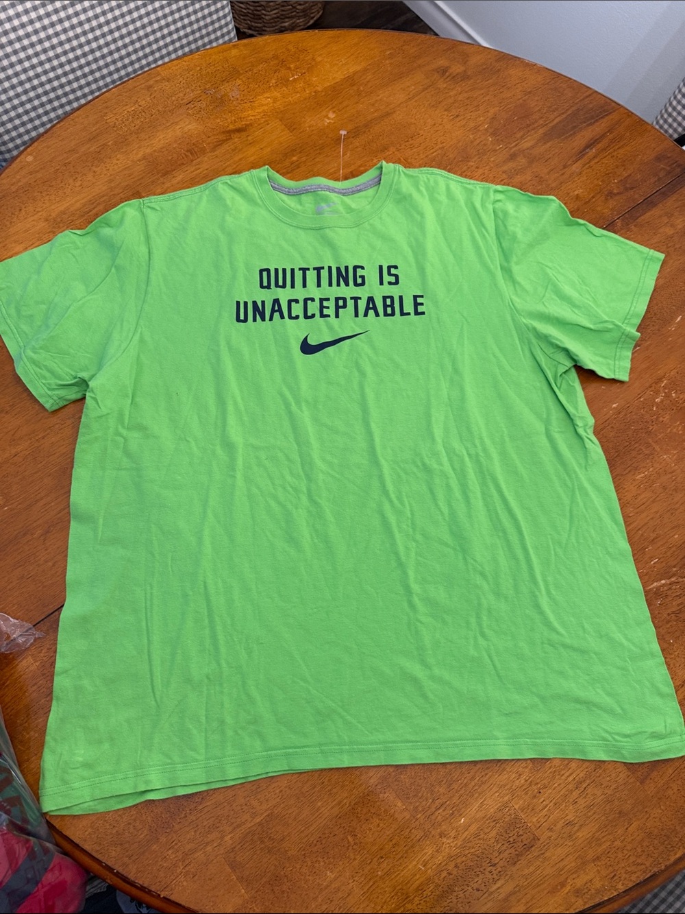 Nike Bright Green 'Quitting Is Unacceptable' Graphic Tee xxl